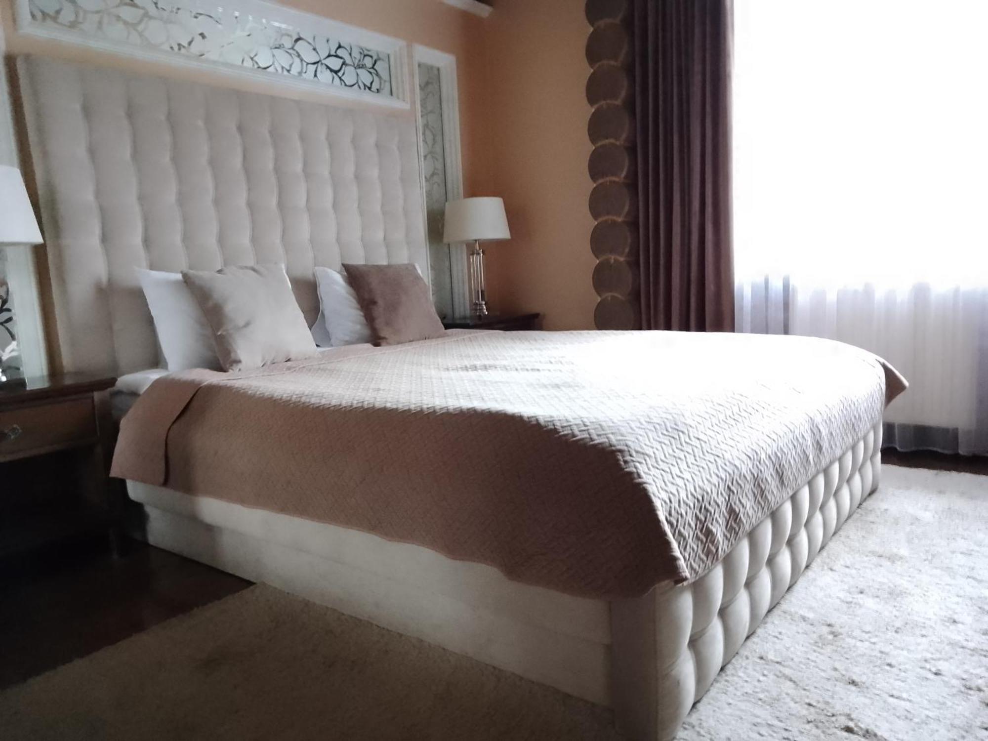 Hotel Golden Lion & Spa Tynnoye エクステリア 写真