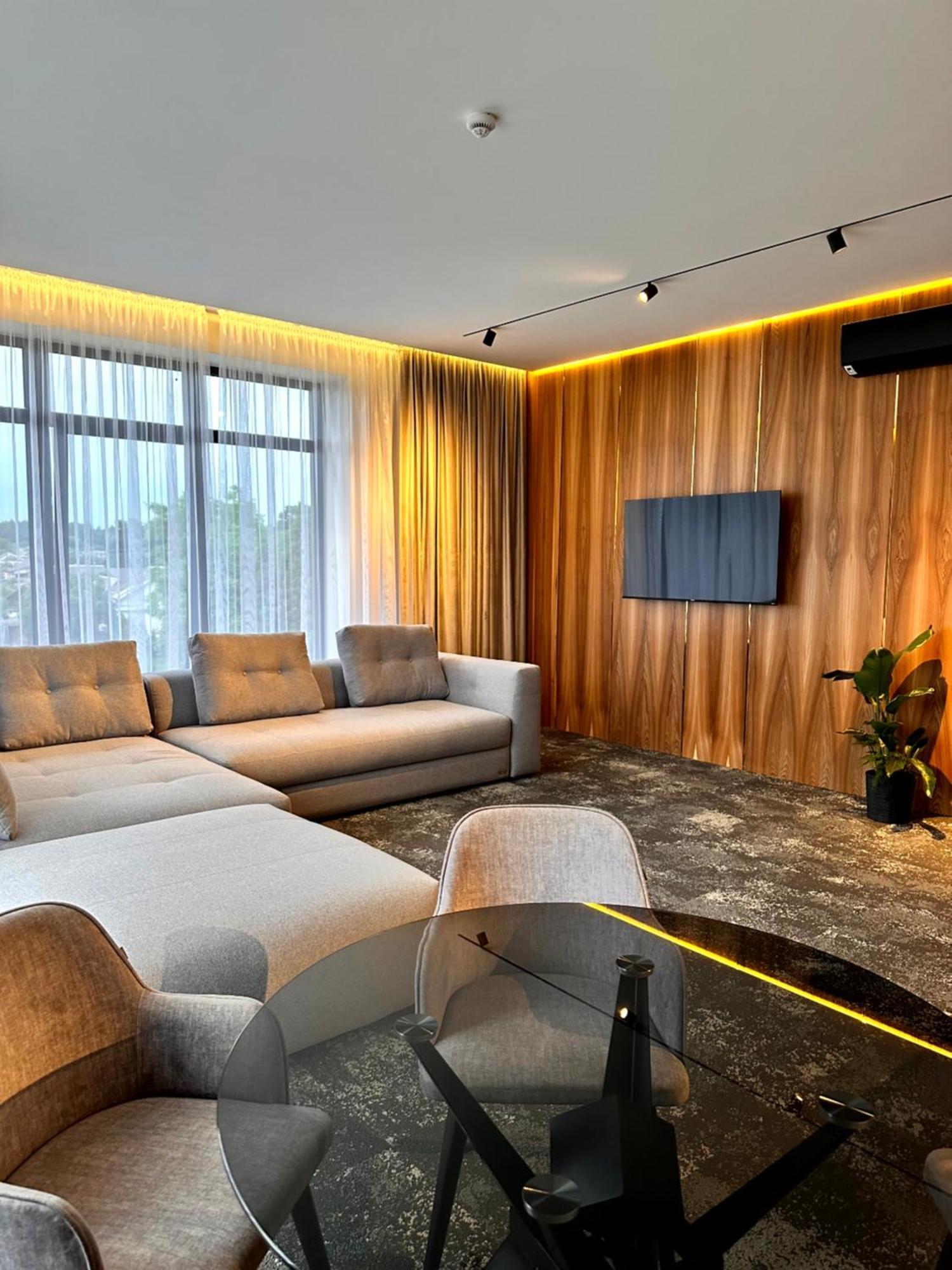 Hotel Golden Lion & Spa Tynnoye エクステリア 写真