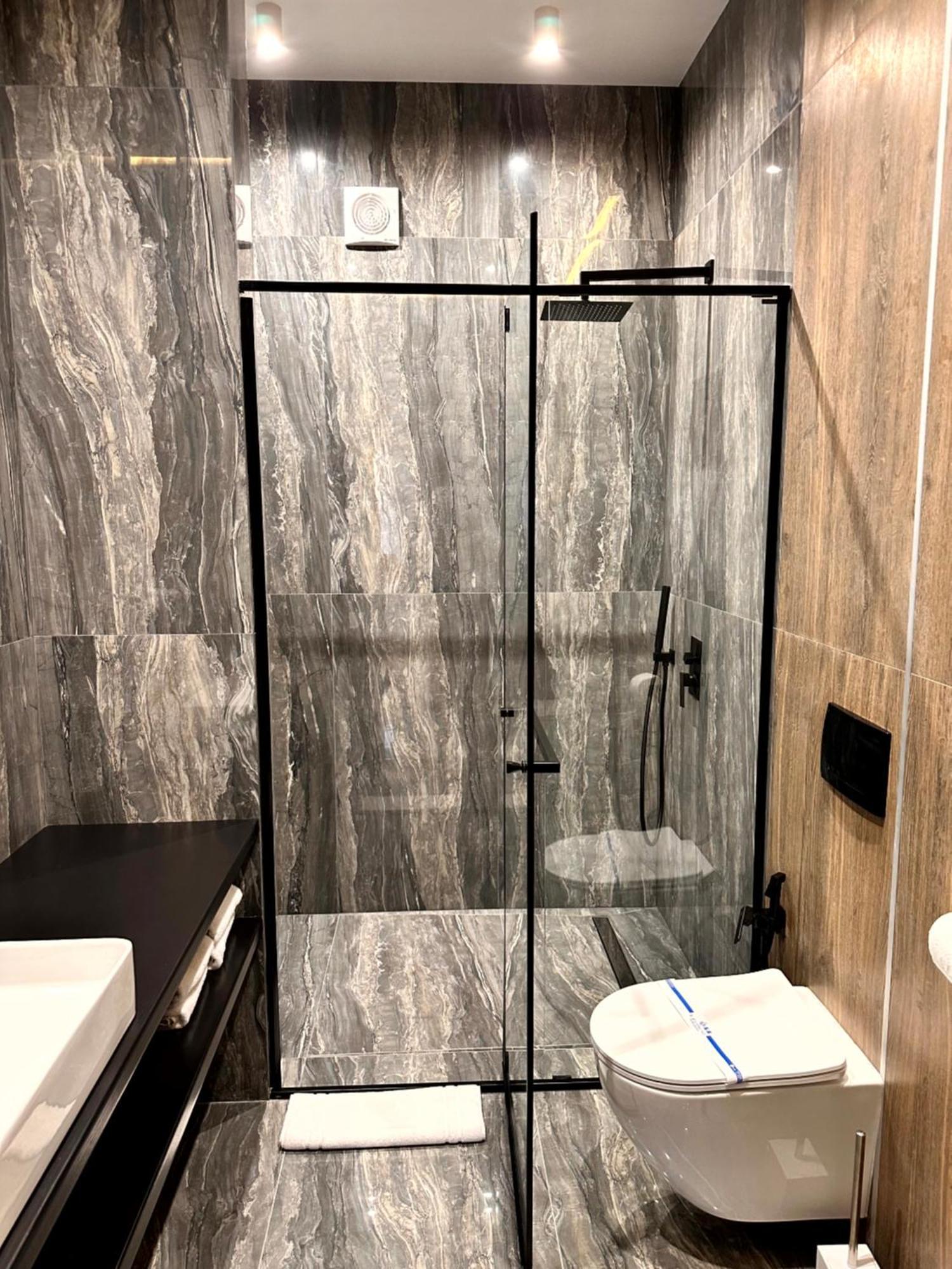 Hotel Golden Lion & Spa Tynnoye エクステリア 写真