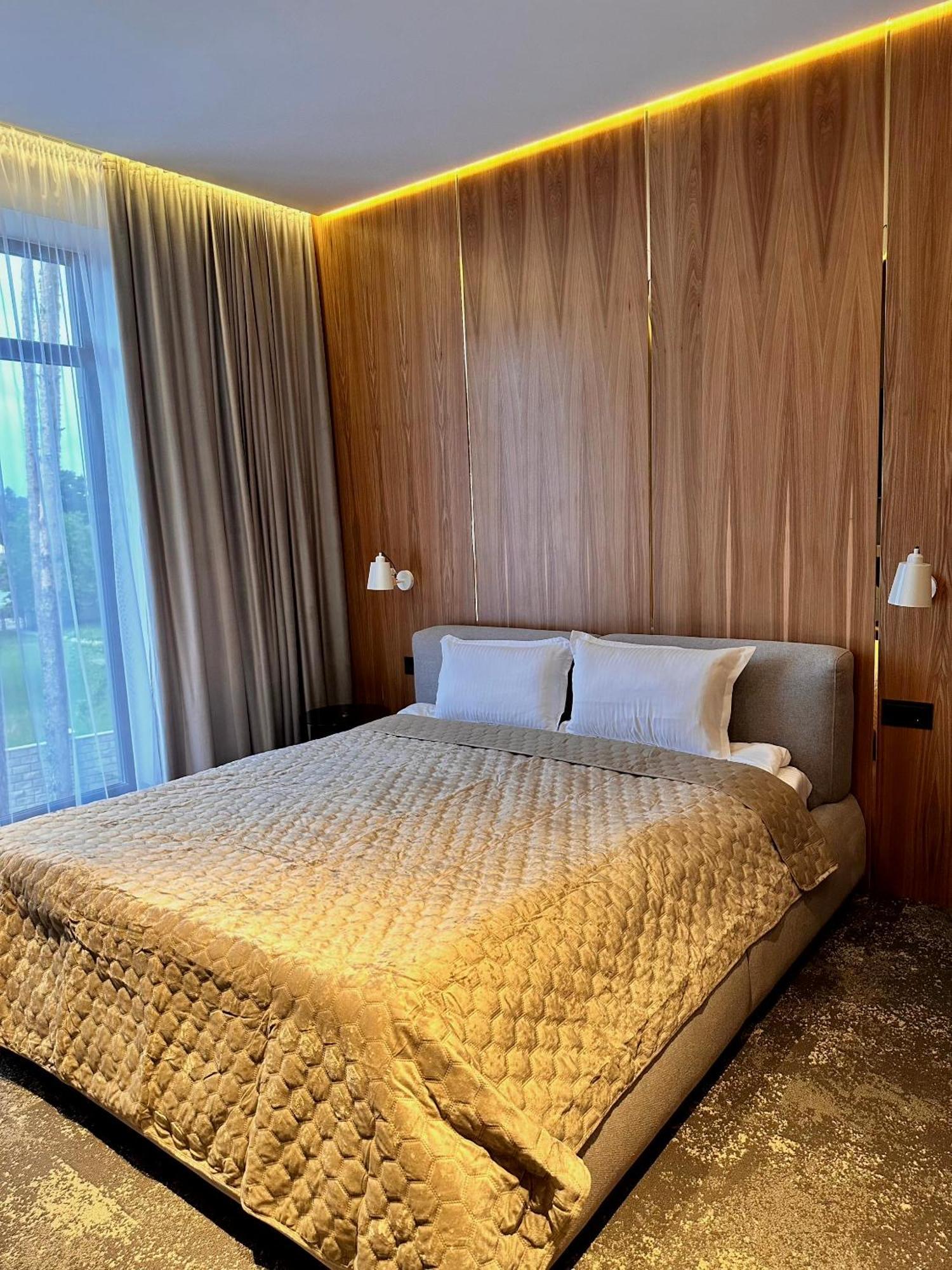 Hotel Golden Lion & Spa Tynnoye エクステリア 写真